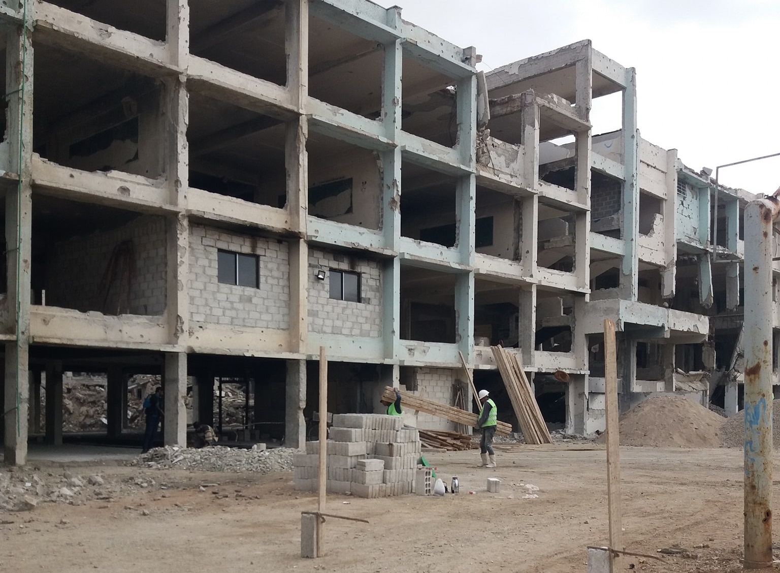 الأونروا تبدأ بترميم وتأهيل مدرسة ومستوصف طبي في مخيم اليرموك