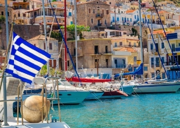 اليونان.. اعتقال 5 أشخاص بينهم فلسطيني بتهمة الاتجار بالبشر 