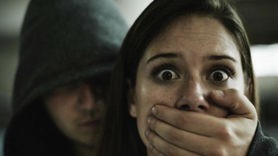 تعرض سيدة للسلب بالعنف في مخيم الحسينية