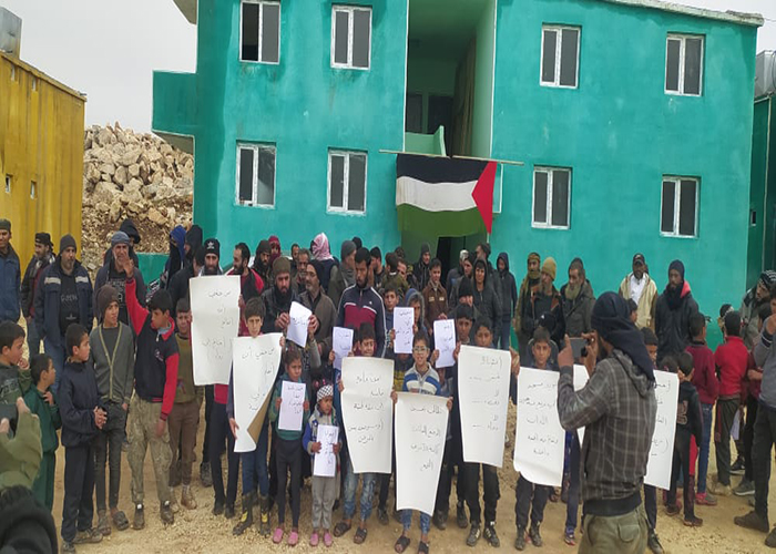 إدلب.. اعتصام في قرية حيفا الكرمل للمطالبة باستكمال المشاريع الخدمية 