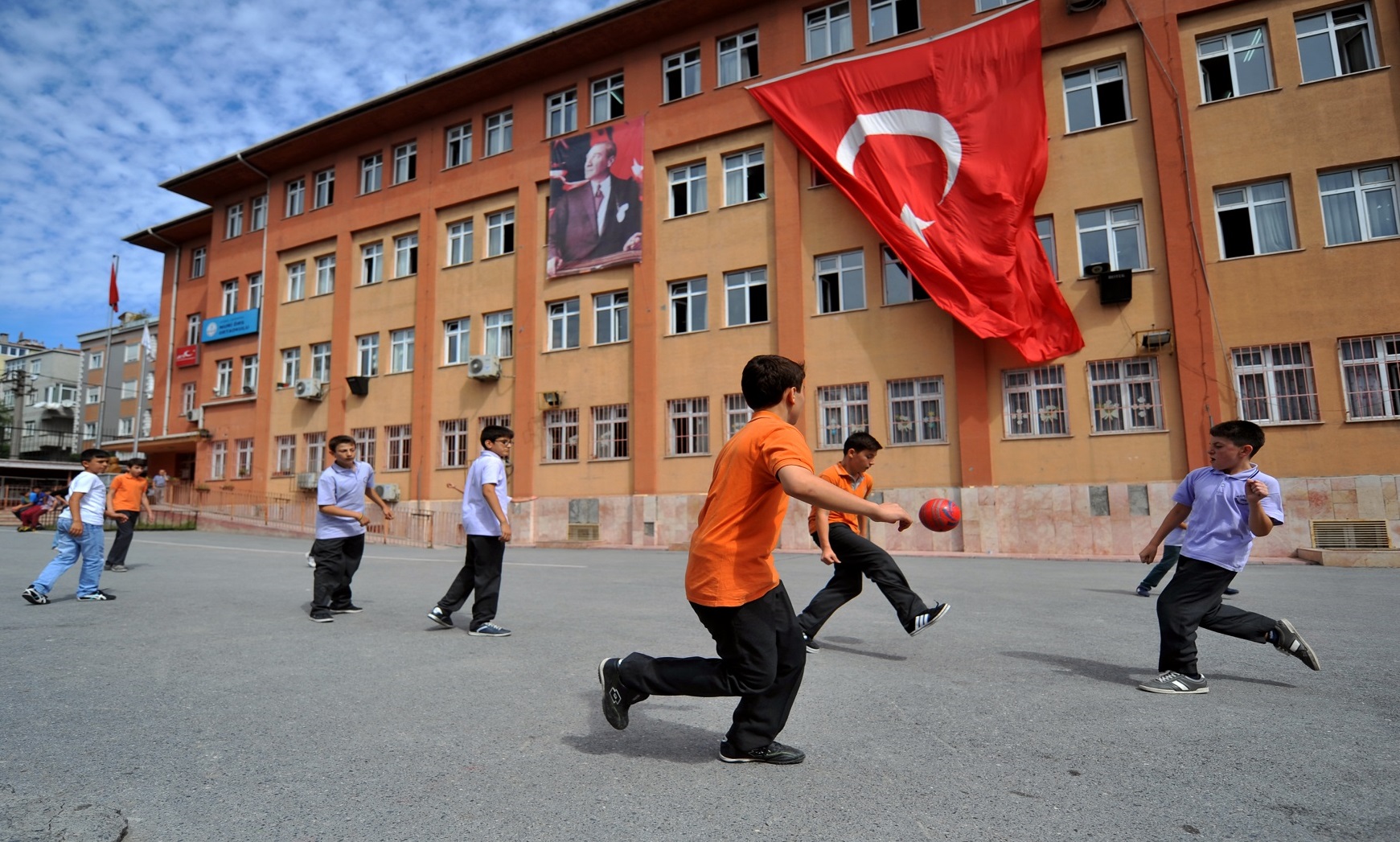 اليوم الدولي للتعليم..عشرات الأطفال من فلسطينيي سورية خارج المدارس في تركيا