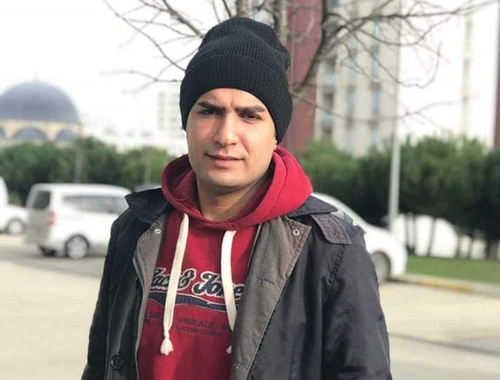 انتشال جثة شاب فلسطيني من تحت الأنقاض في مدينة أنطاكية