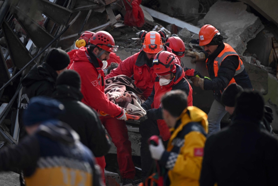 شاهد: زلزال يعمق جراح المهجرين شمال سورية