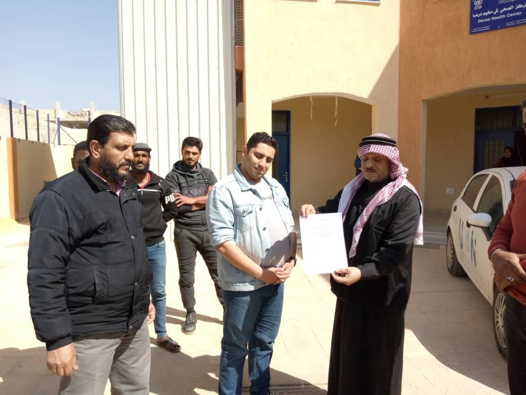 أهالي مخيم درعا يتلقون وعوداً جديدة بتلبية مطالبهم