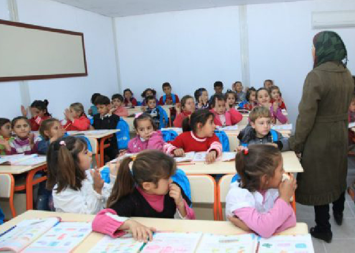 المعلم الفلسطيني في سورية.. سمعة جيدة وواقع مزري