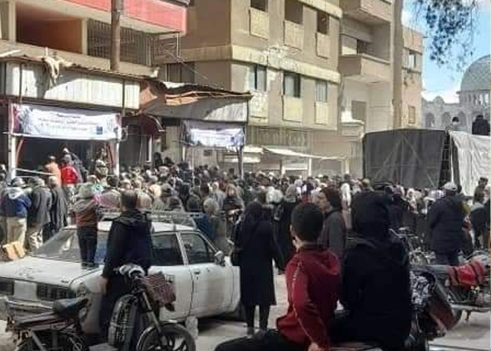 استياء في مخيم اليرموك بعد توزيع عشوائي للمساعدات من قافلة المرحمة الخيرية