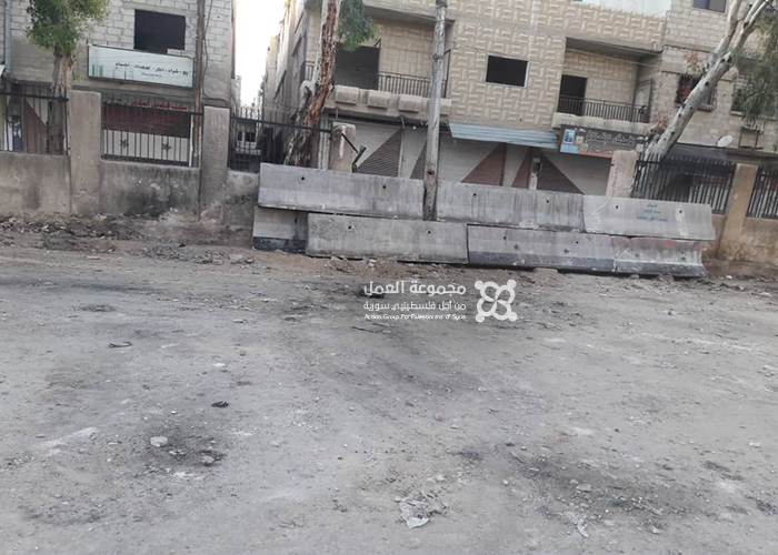 مخيم الحسينية.. استبدال السواتر الترابية بكتل اسمنتية 