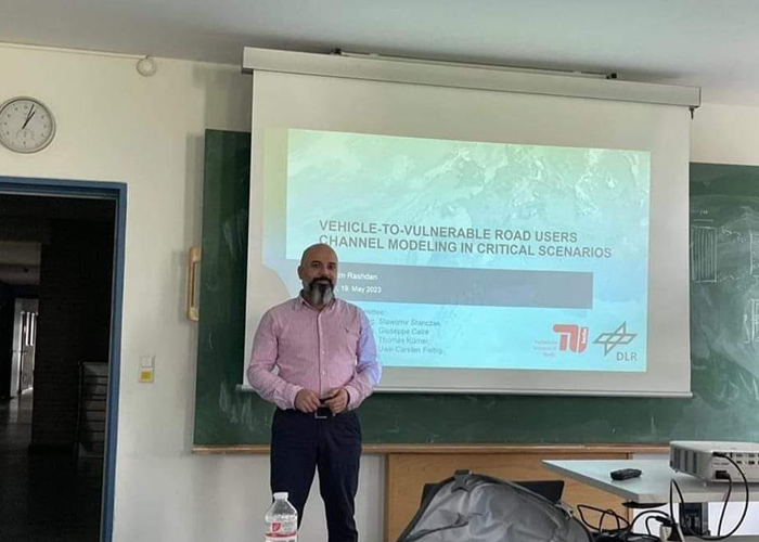 فلسطيني سوري يحصل على درجة الدكتوراة في ألمانيا بعد بحث عن الاتصالات والمركبات