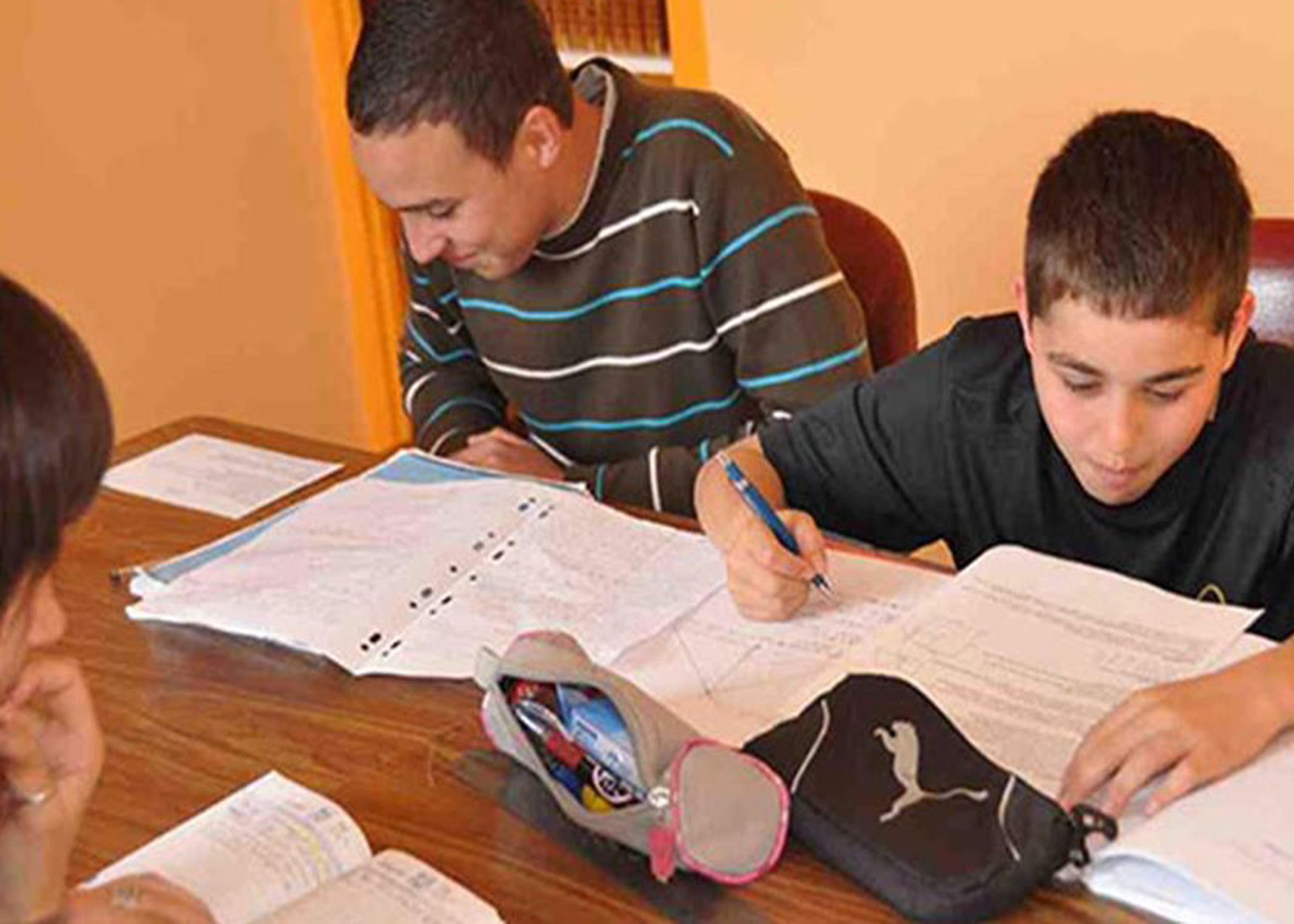 سوريا.. الدروس الخصوصية تثقل كاهل عائلات الطلبة الفلسطينيين 