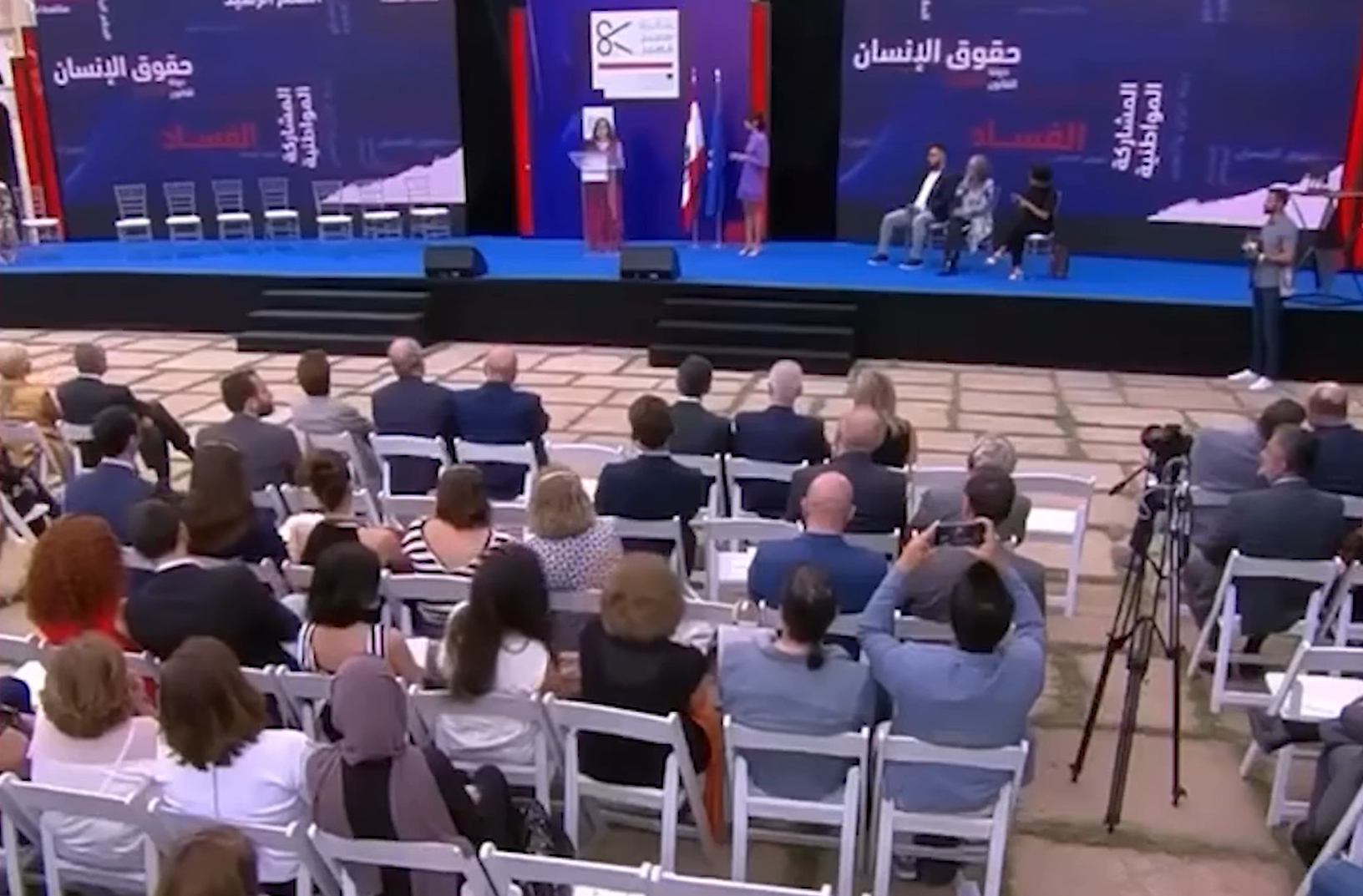 الكاتبة إيناس حقي تهدي جائزة سمير قصير لأهالي مخيم اليرموك والحجر الأسود 