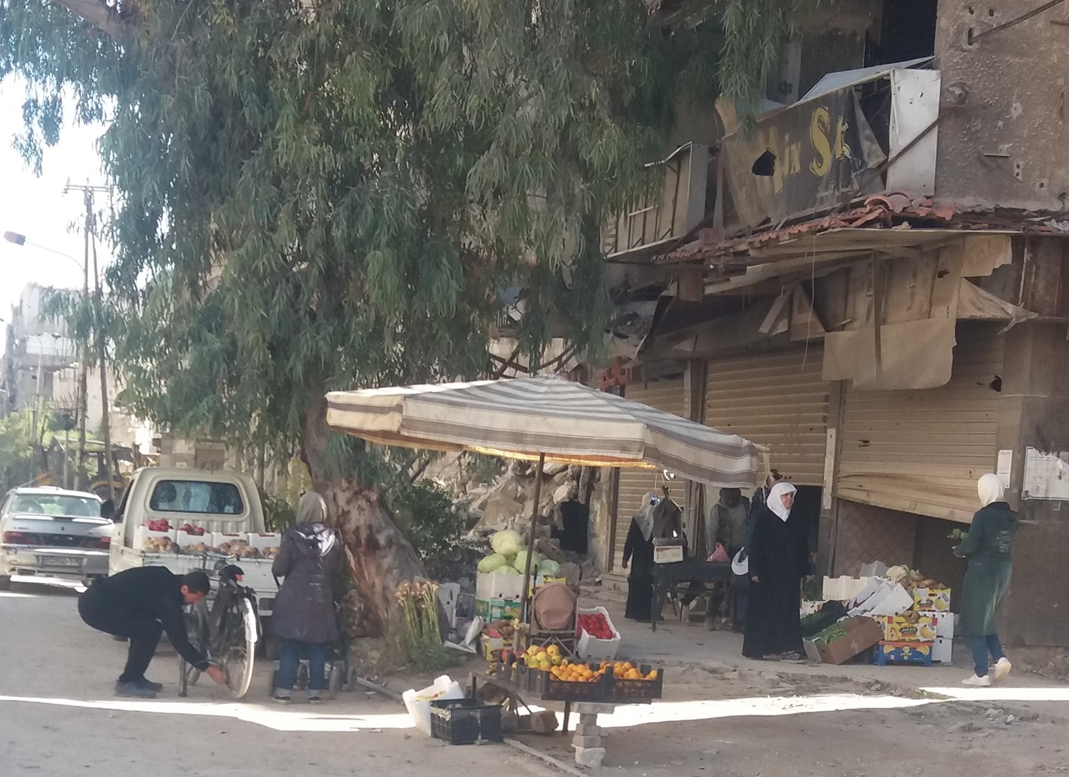 أربعة عشر مطلباً للأهالي في مخيم اليرموك 