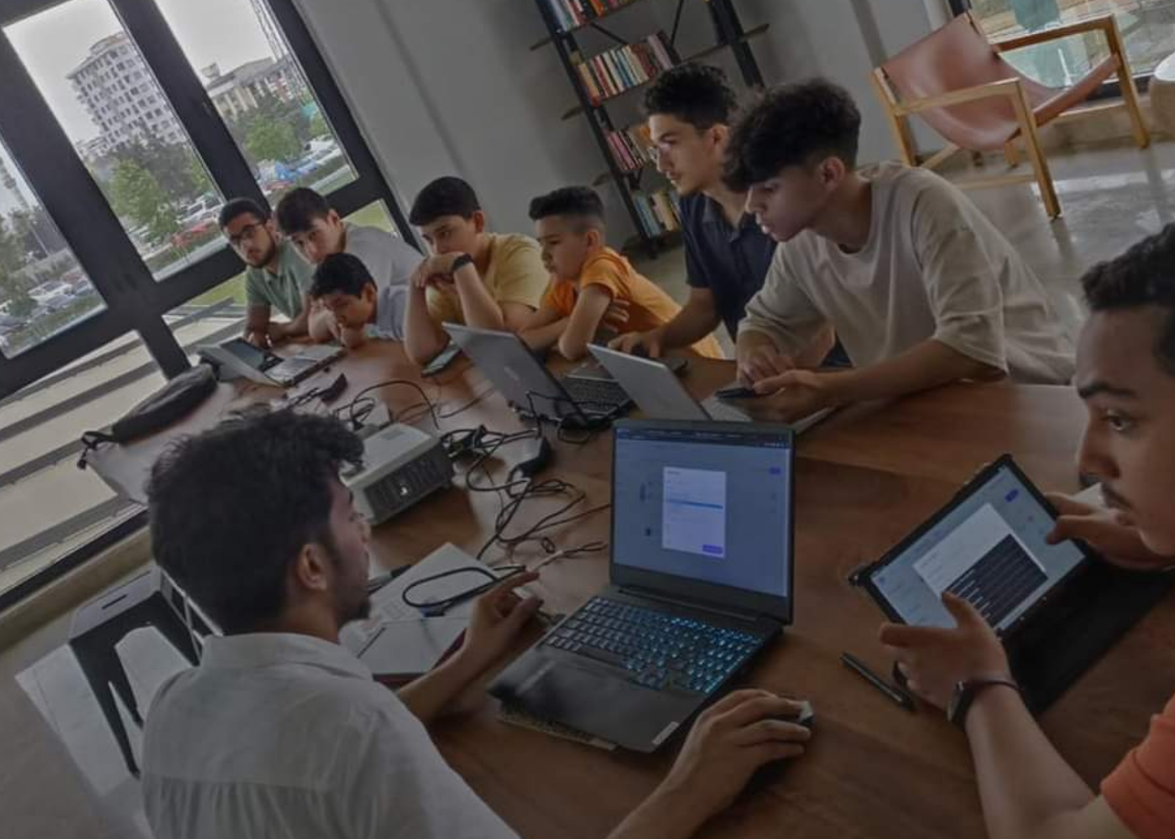 دورة في الذكاء الاصطناعي بإسطنبول يشارك بها شبان من فلسطينيي سوريا