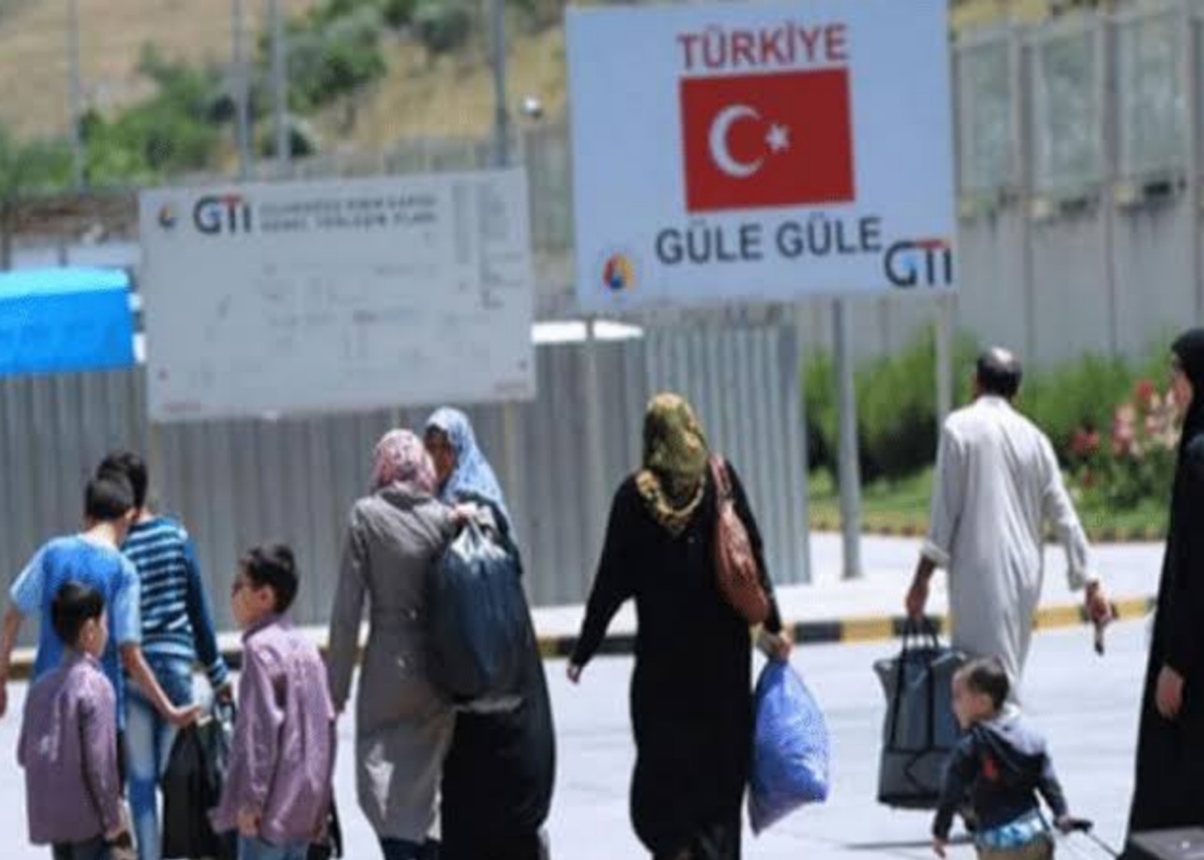 لتوعية اللاجئين بمخاطر الترحيل. حملة إعلامية لنشطاء في اسطنبول