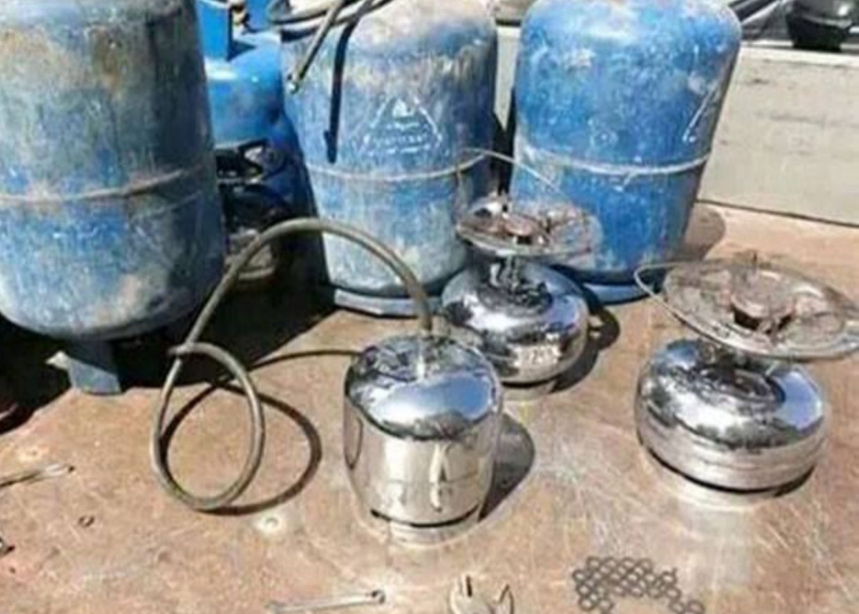 تحذير من خطورة تعبئة الغاز في البيوت والأزقة الضيقة بمخيم جرمانا