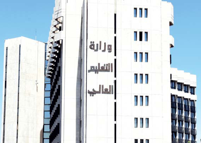 طلبة الجامعات في سورية يطلقون حملة للمطالبة بدورة امتحانية تكميلية  