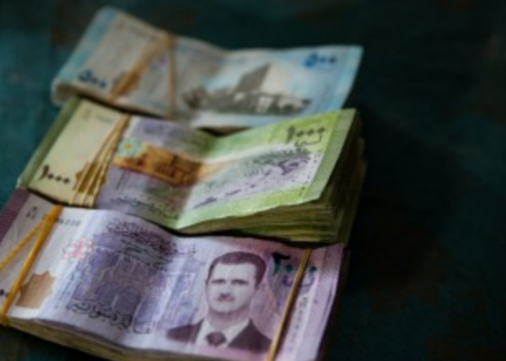 زيادة رواتب الموظفين في سورية تثير استياء المواطنين واللاجئين الفلسطينيين