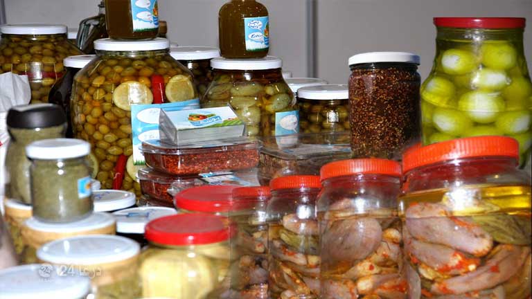 بسبب الغلاء.. عزوف أهالي مخيم درعا عن تجهيز "مونة الشتاء"