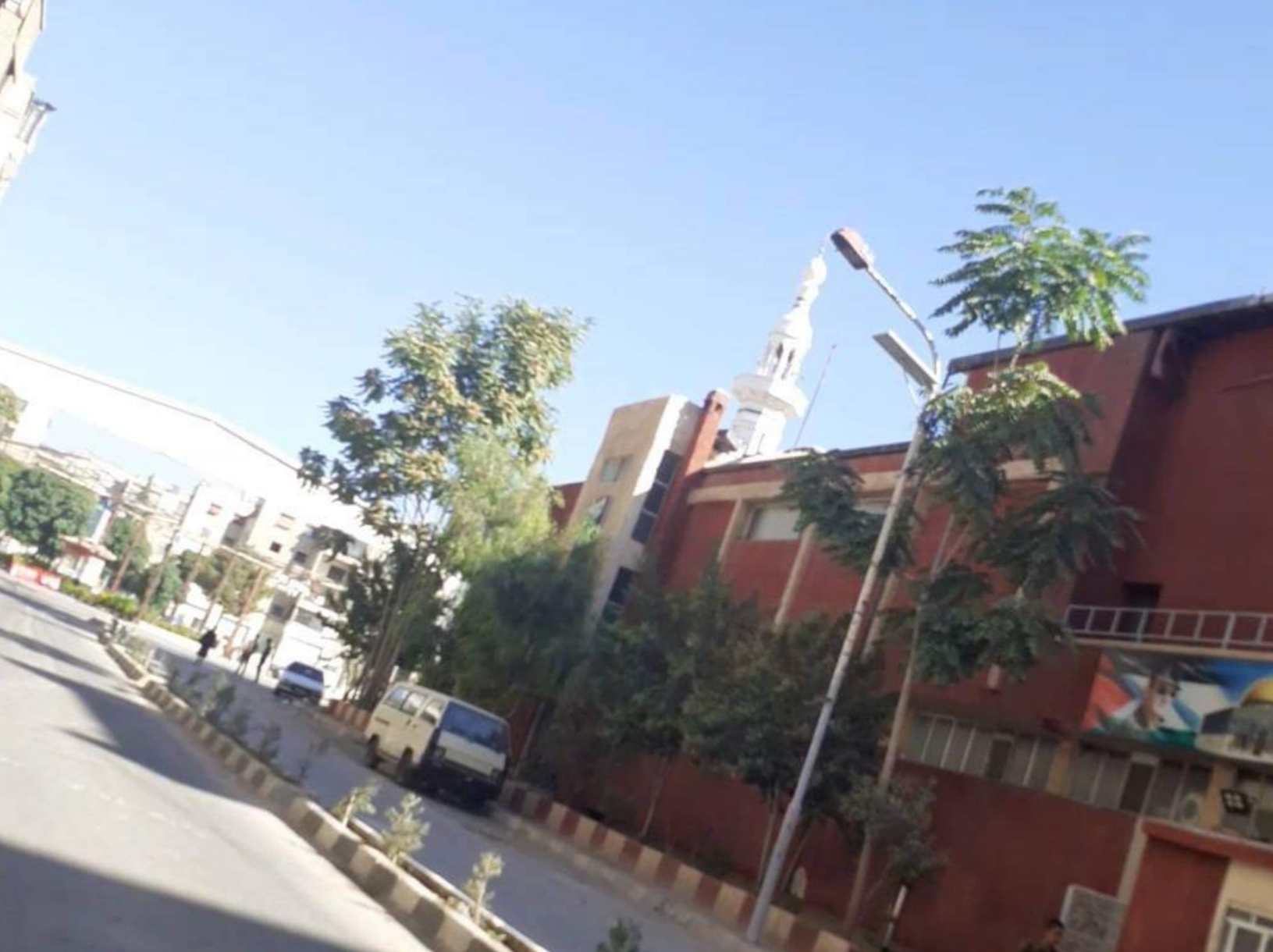 نشطاء من مخيم اليرموك يدعون الأهالي إلى إزالة الأنقاض من أمام أملاكهم