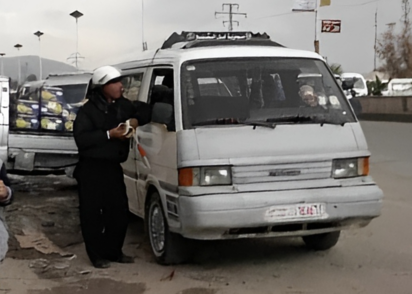 أهالي مخيم خان الشيح يعانون من أزمة نقل واستغلال سائقي السرافيس