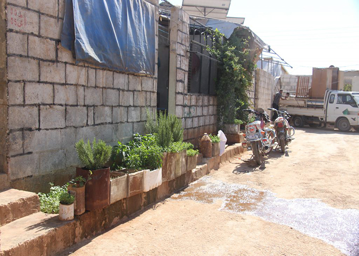 العائلات الفلسطينية في مخيم عطاء تشكو بؤس الأوضاع وقسوة الحياة