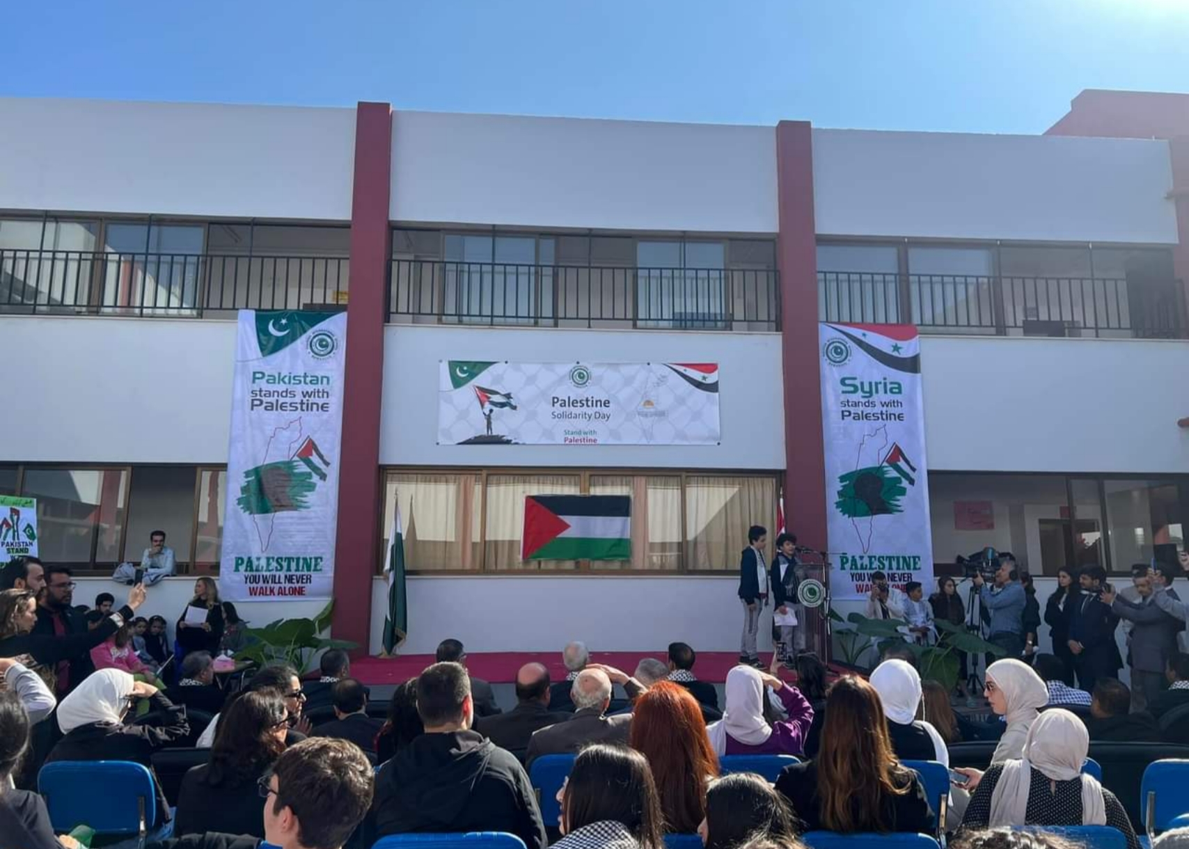 بحضور سفير فلسطين. المدرسة الباكستانية بدمشق تنظم يوماً للتضامن مع غزة