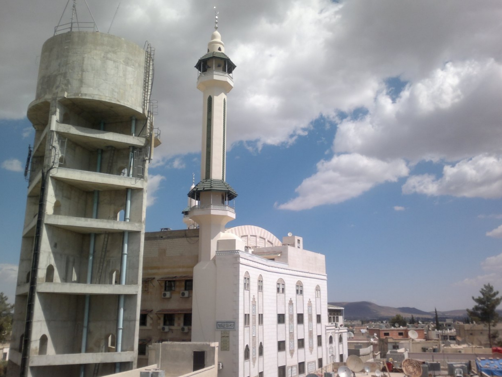 أهالي مخيم خان الشيح يجددون مطالبتهم بفتح مراكز خدمية