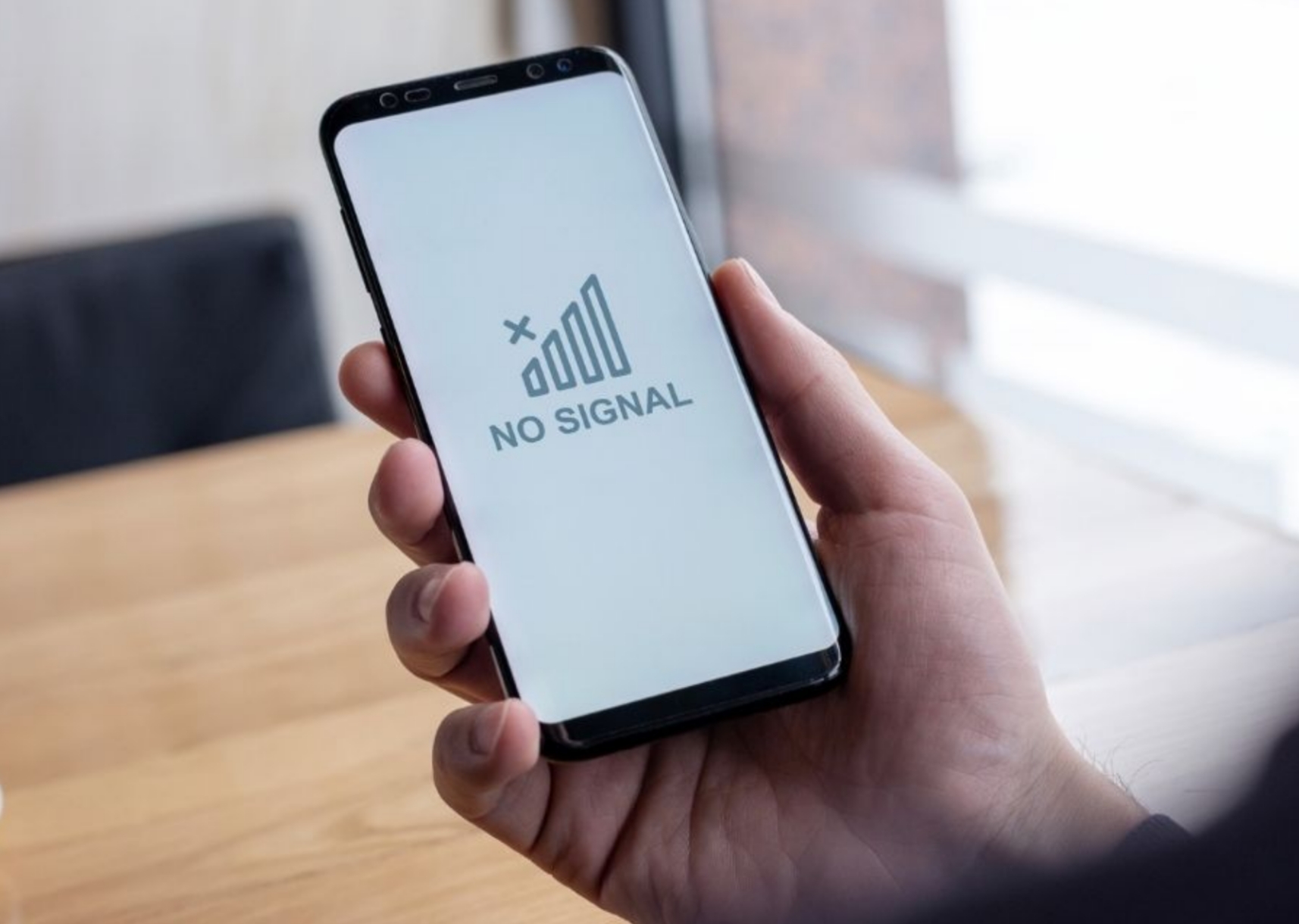 انقطاع شبكة الجوال والانترنت يثير غضب أهالي مخيم النيرب في حلب