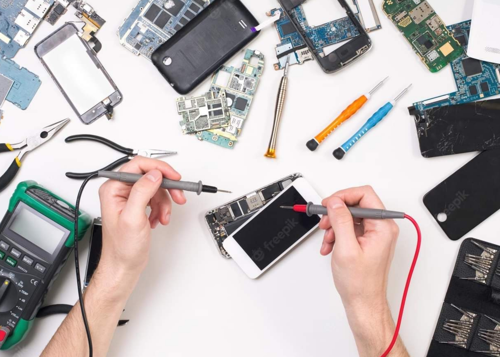 معهد الأونروا في حلب يمدد فترة التسجيل لدورة صيانة الهواتف المحمولة