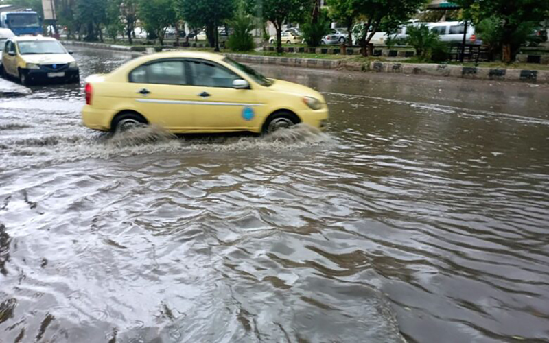 مخيم النيرب.. الأمطار الغزيرة تكشف هشاشة البنية التحتية