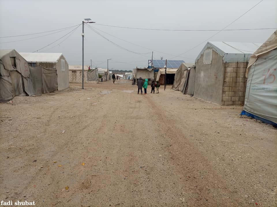 مع بدء منخفض جوي.. مناشدات لتقديم مساعدات عاجلة للنازحين شمال سورية