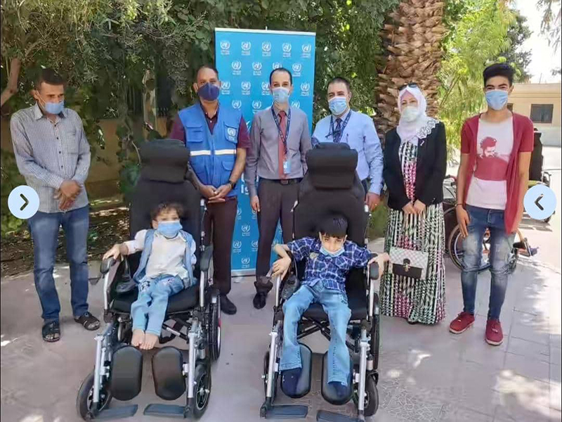 نائب المدير العام للأونروا يزور مخيمي النيرب وحندرات 