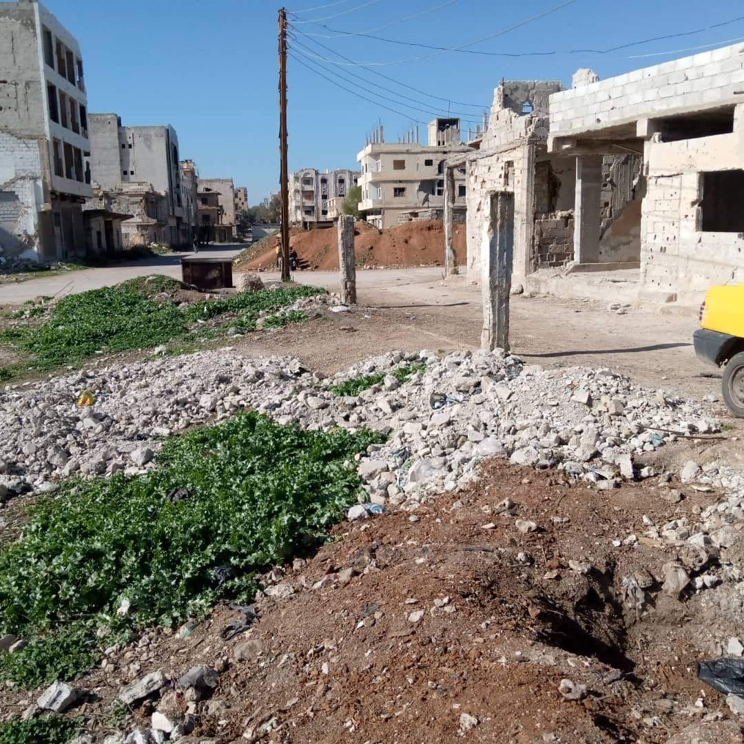 مبادرة تطوعية لتشجير حديقة مخيم درعا