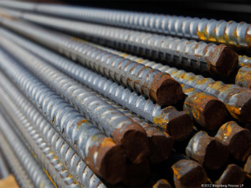 مخيم اليرموك.. الحديد مقابل إزالة أنقاض وركام المنازل 