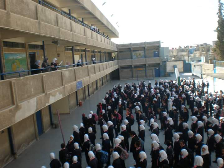 إدارة مدراس الأونروا في مخيم جرمانا تتعهد بتحسين الوضع التعليمي 