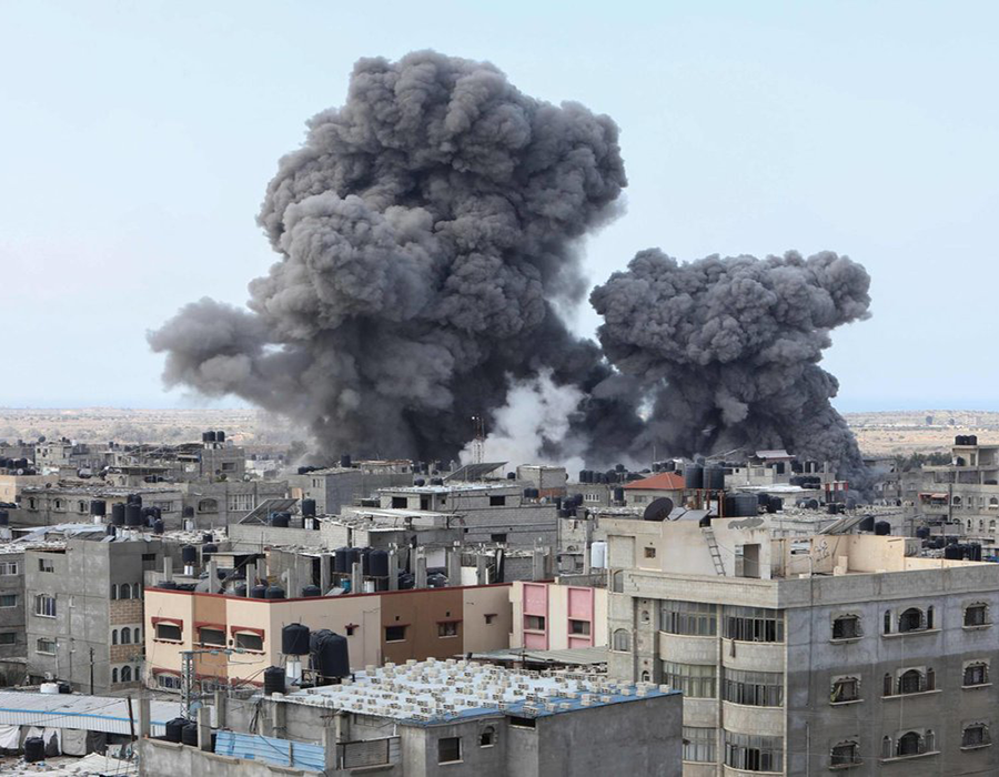 غزة.. إنقاذ أسير فلسطيني سوري محرر وعائلته من تحت الأنقاض 