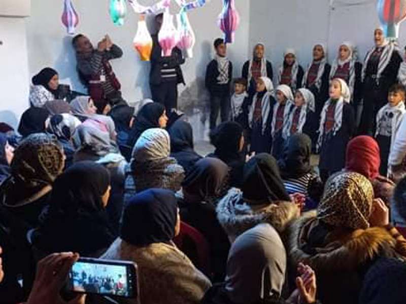 نساء مخيم حندرات يتضامنّ مع نظرياتهن في غزة