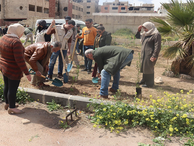 تشجّير حديقة الشهداء في مخيم اليرموك