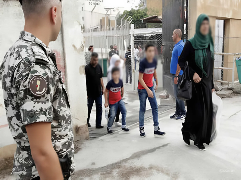 بعد يوم من احتجازها.. الإفراج عن عائلة فلسطينية سورية في لبنان 