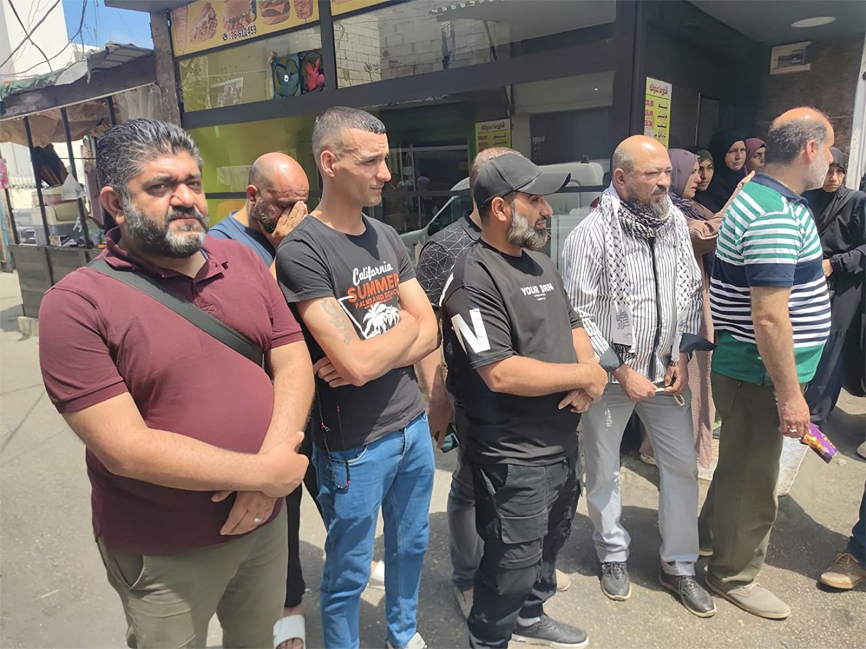 فلسطينيو سورية يشاركون في اعتصام أمام مقر الأونروا بمخيم عين الحلوة 