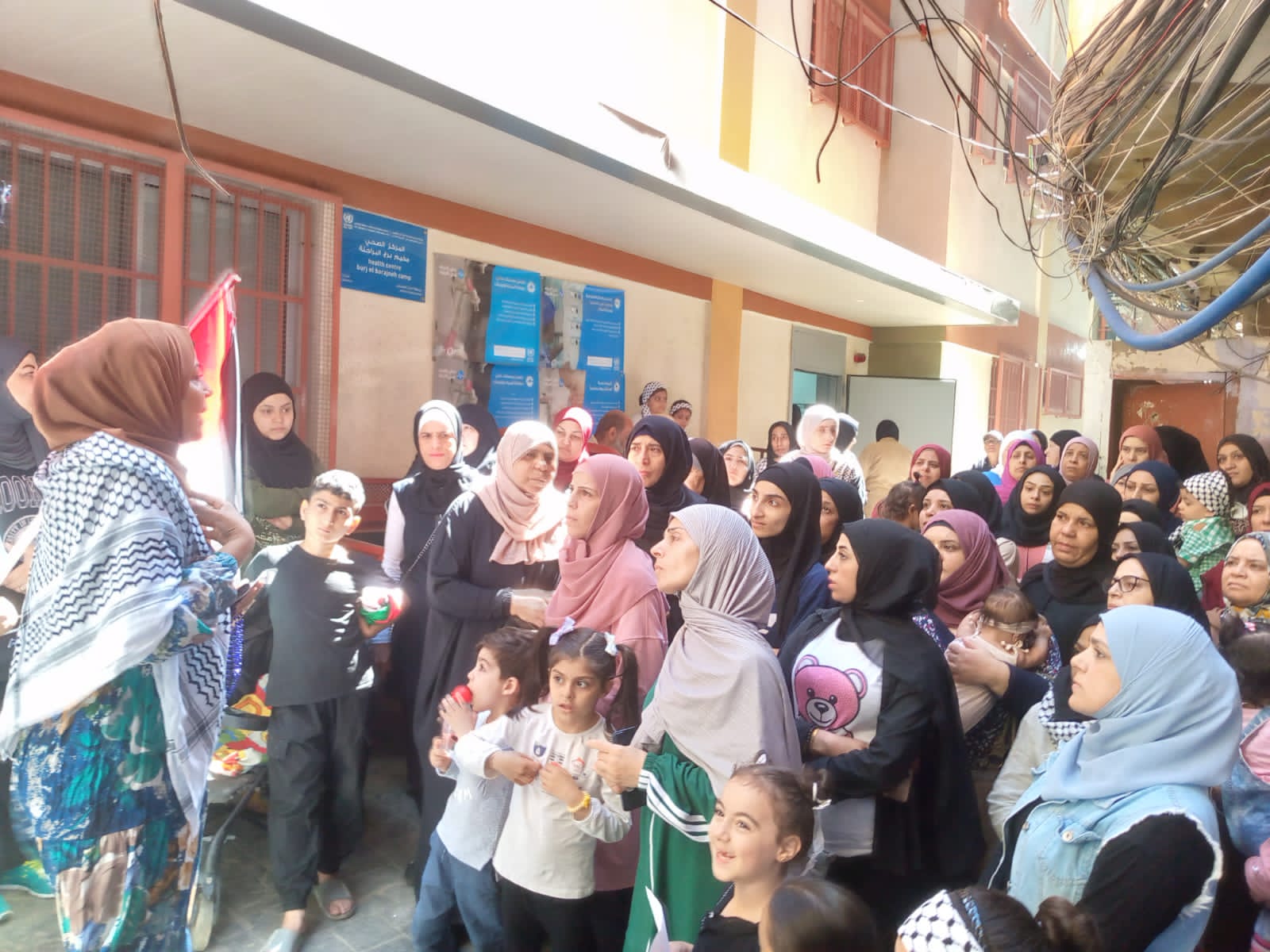 فلسطينيات من سوريا يعتصمن في مخيمات بيروت للمطالبة بحقوق أبنائهن