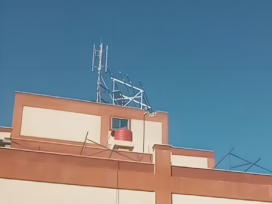 بعد مرور7 سنوات. تركيب برج اتصالات في مخيم اليرموك