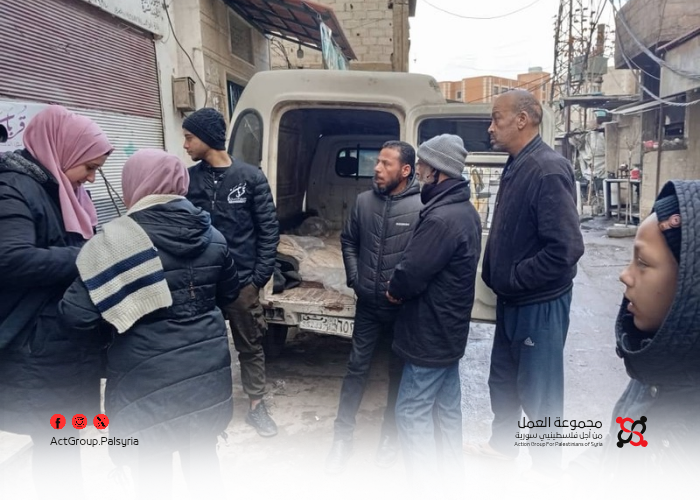 جمعية خيرية تقدم الخبز والمياه للأسر الفقيرة في مخيم جرمانا