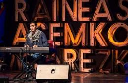 يغري المستمعين بموسيقاه ويأسرهم بها.. عازف بيانو فلسطيني سوري يسعى لغزو قلوب الألمان