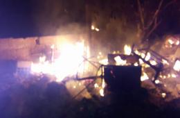 الطائرات الروسية تقصف بالقنابل الحارقة المحرمة دولياً مخيم خان الشيح