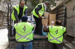 إدخال كتب مدرسية إلى طلاب مخيم اليرموك النازحين في بلدة يلدا