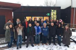 "ملتقى فيشروم للفن التشكيلي" يجمع (15) فناناً فلسطينياً وسورياً في السويد