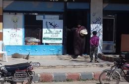 هيئة فلسطين الخيرية توزع الخبز والماء على العائلات النازحة من تجمع جلين جنوب سورية