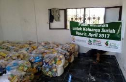 "هيئة فلسطين الخيرية" توزع سلل غذائية جنوب سورية