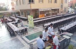 مأدبة إفطار للعائلات الفلسطينية السورية جنوب تركيا 