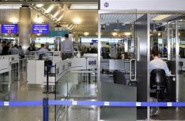 بعد احتجازه قرابة شهر في مطار أتاتورك، فلسطيني سوري مهدد بالترحيل من تركيا إلى لبنان وسط مخاوف من تسليمه للنظام السوري 